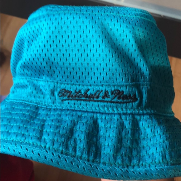 Reversible Mitchell & Ness Spurs bucket hat - Picture 6 of 6